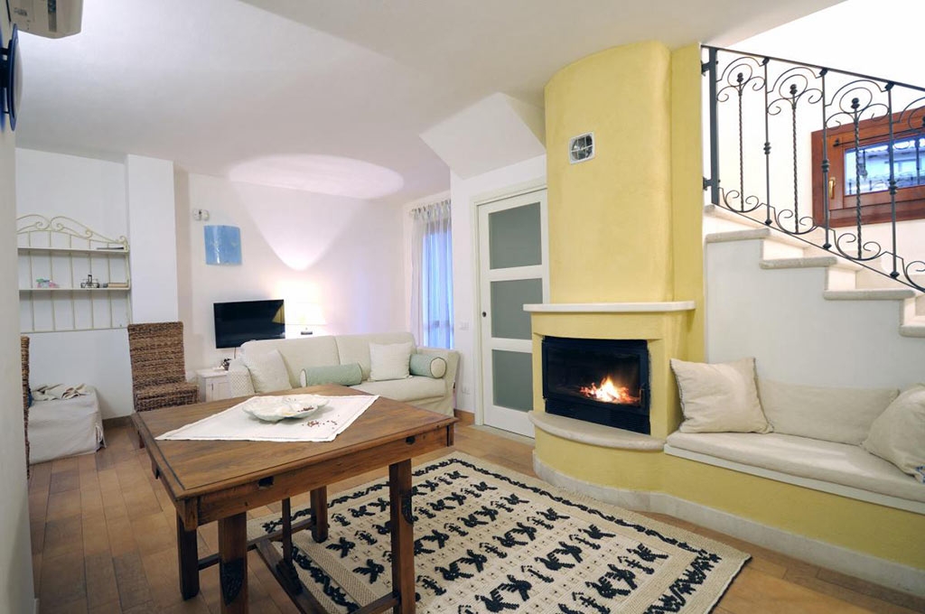 Art-10 Tappeto in lana panna con disegno pavoncella nera naturale