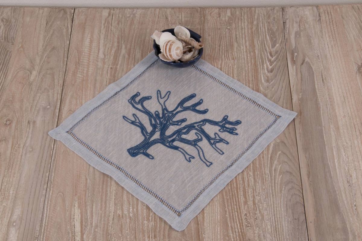 Art-16 centro in lino puro celeste con corallo azzurro forte e orlo a giorno doppio