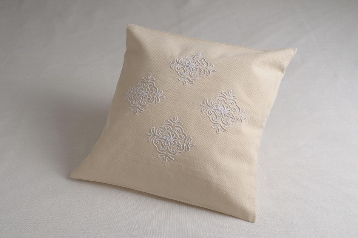 Art-34 copricuscino cotonepistoccu bianco