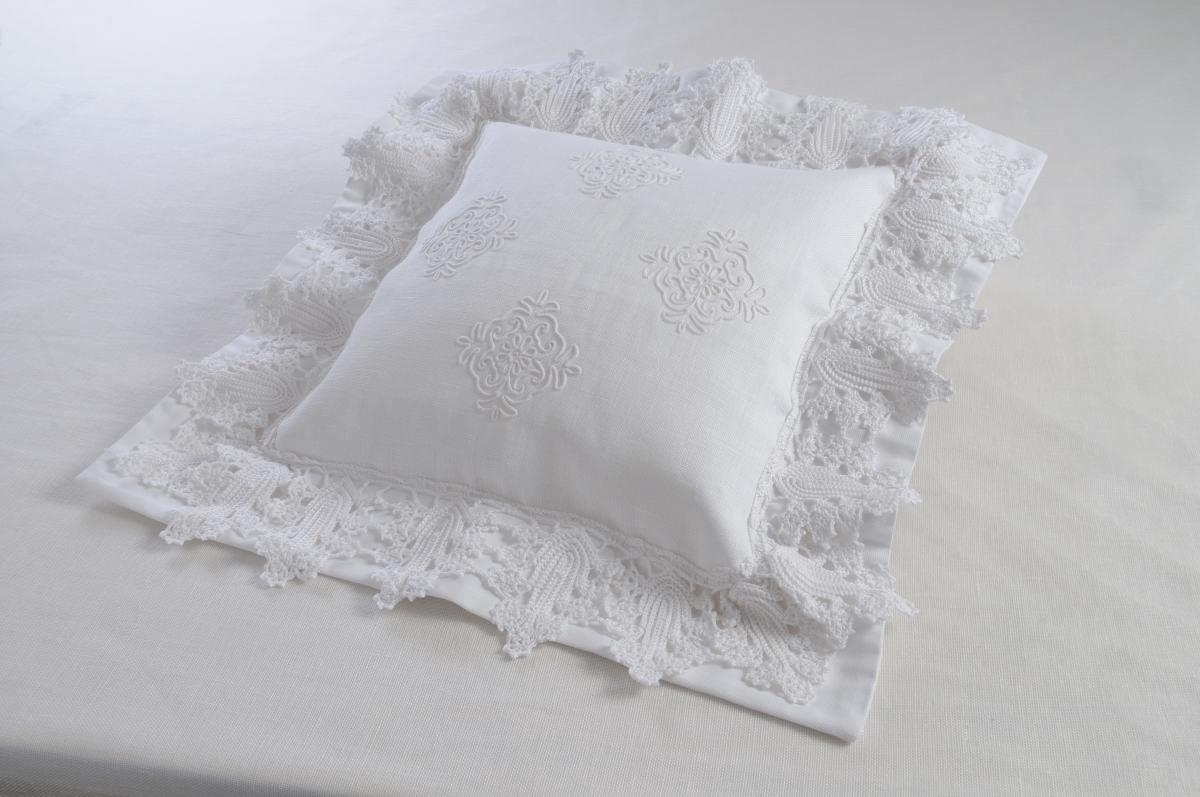 Art-55 copricuscino cotone e lino con pizzo pistoccu bianco